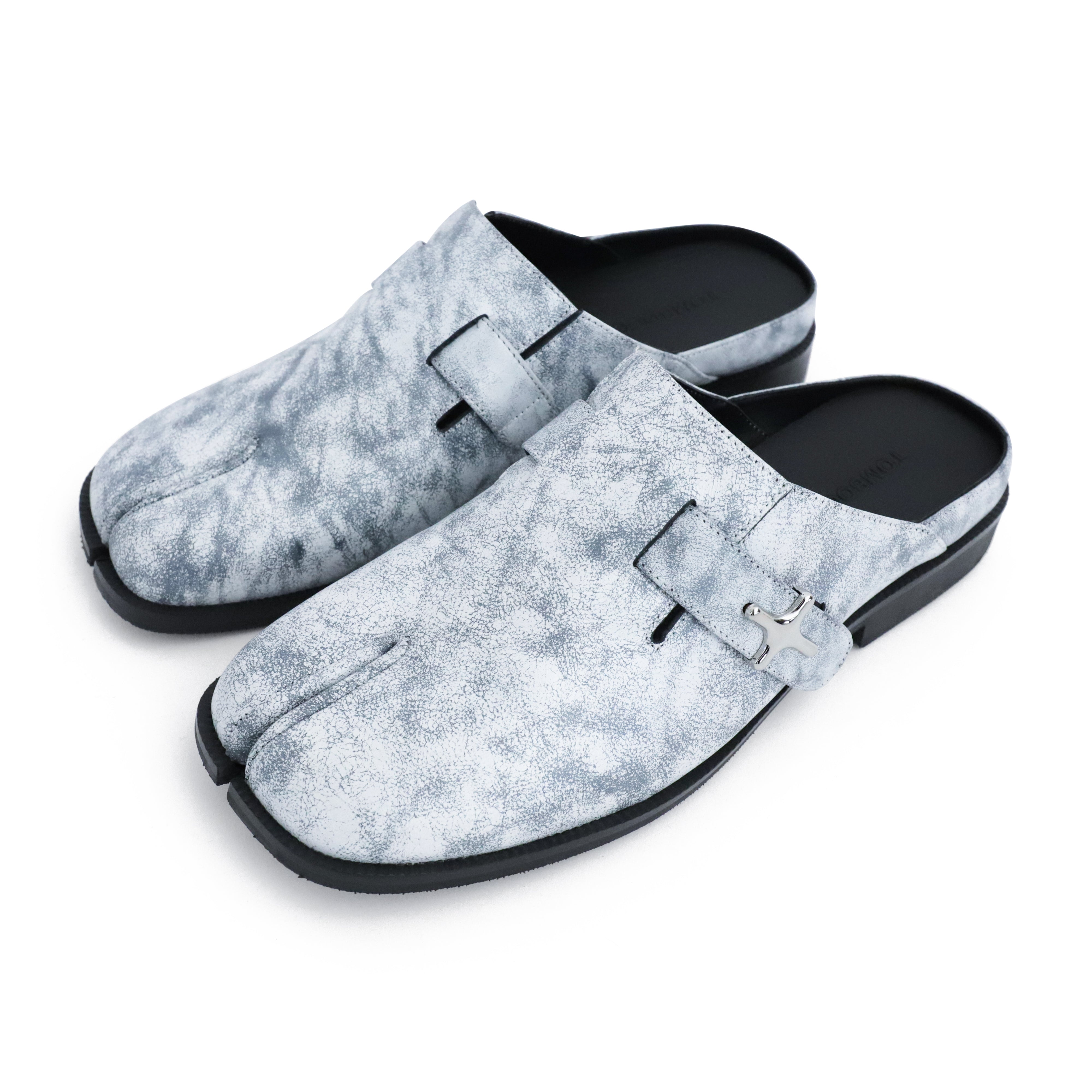 T-strap mule　リムアーク TABI SWIPER MULES - GRAPHITE WHITE – TOMBOGO